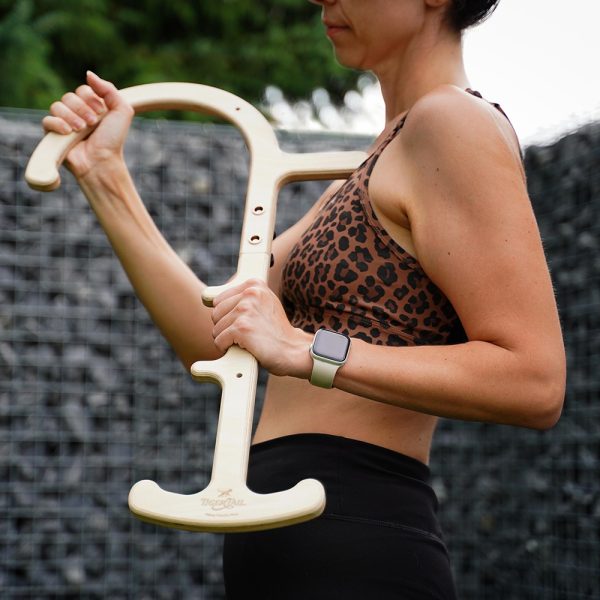 The ReGreen Tiger Massage Hook is a sustainable and travel-friendly massage tool that can help relieve minor muscle aches, muscle knots, and sore muscles. Its innovative design helps you easily massage hard-to-reach muscle knots in your back and shoulders.
