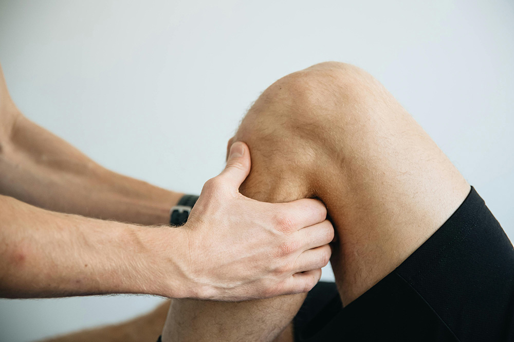 Knee injuries are a common winter sports injury.