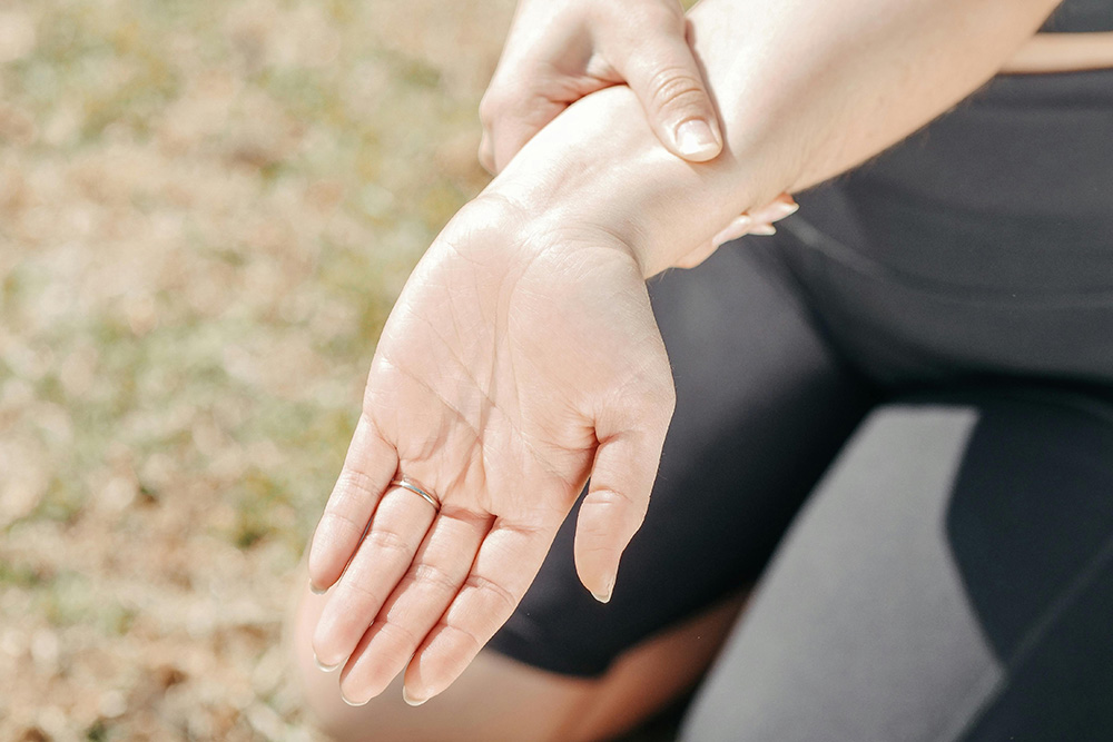 Wrist Pain pexels-kindelmedia-7298399_Web