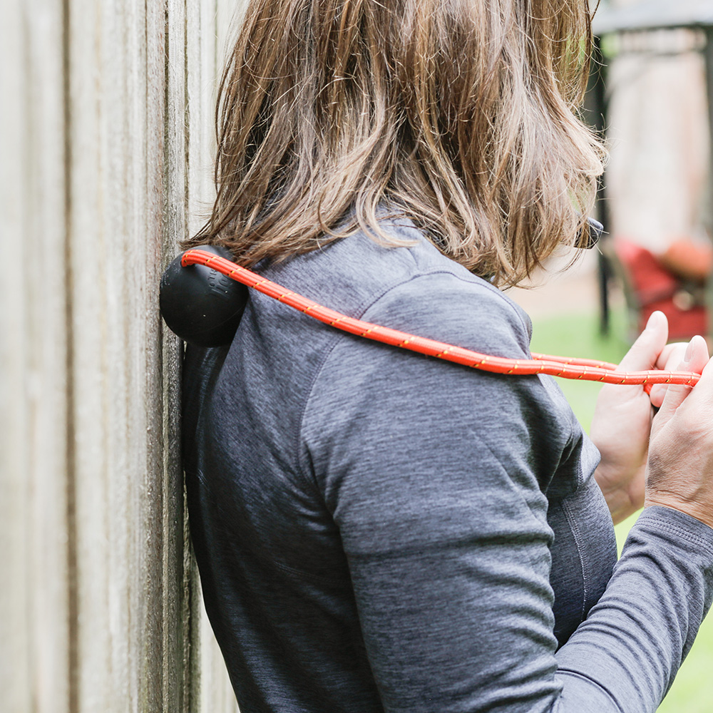 Tiger Ball 2.6 Massage-on-a-Rope lets you position the ball with precision, applying deep, focused pressure on your back and shoulder.
