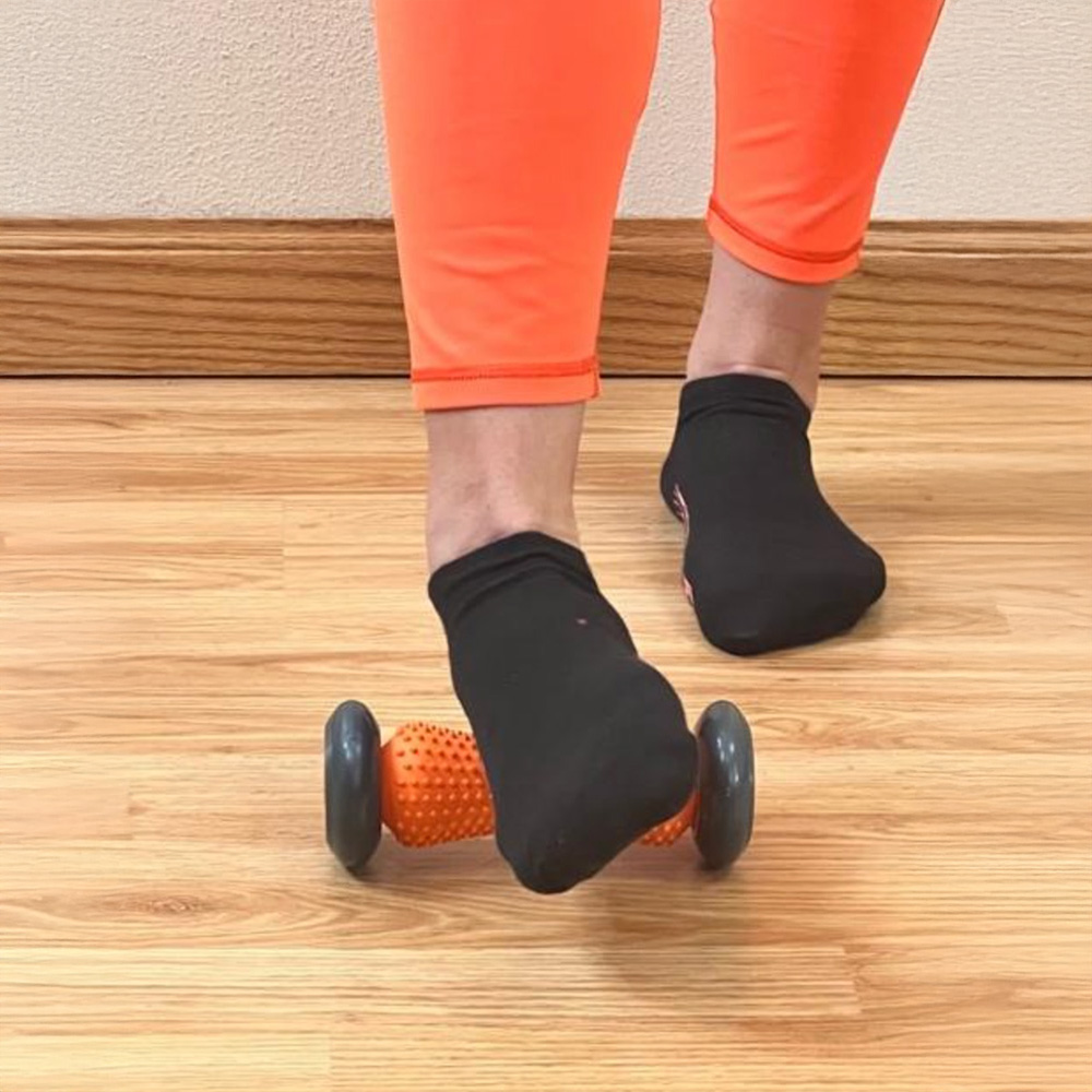 Tiger Footsie Foot Roller is designed to contour naturally to the arch of the foot, providing smooth, continuous roll-outs to stimulate blood flow, lengthen the plantar fascia, and relieve broad tension across the sole.