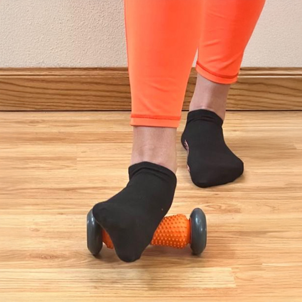 Tiger Footsie Foot Roller is designed to contour naturally to the arch of the foot, providing smooth, continuous roll-outs to stimulate blood flow, lengthen the plantar fascia, and relieve broad tension across the sole.